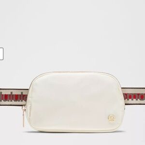 Lululemon Everywhere Belt Bag 1L Striped Wordmark in Coconut Ivory